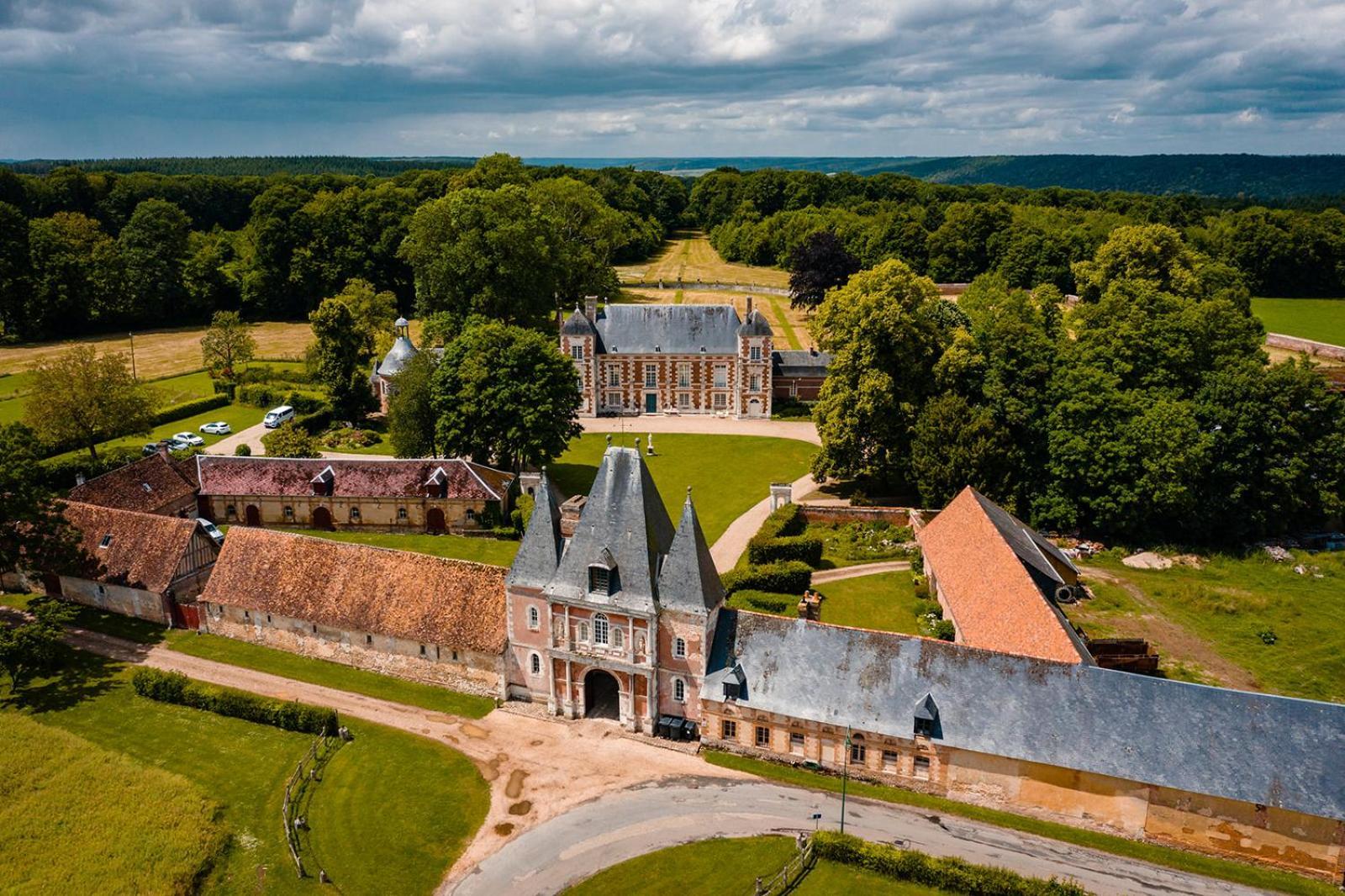 Le Chateau De Bonnemare - Bed And Breakfast Radepont Exterior foto