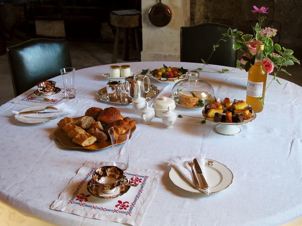 Le Chateau De Bonnemare - Bed And Breakfast Radepont Exterior foto